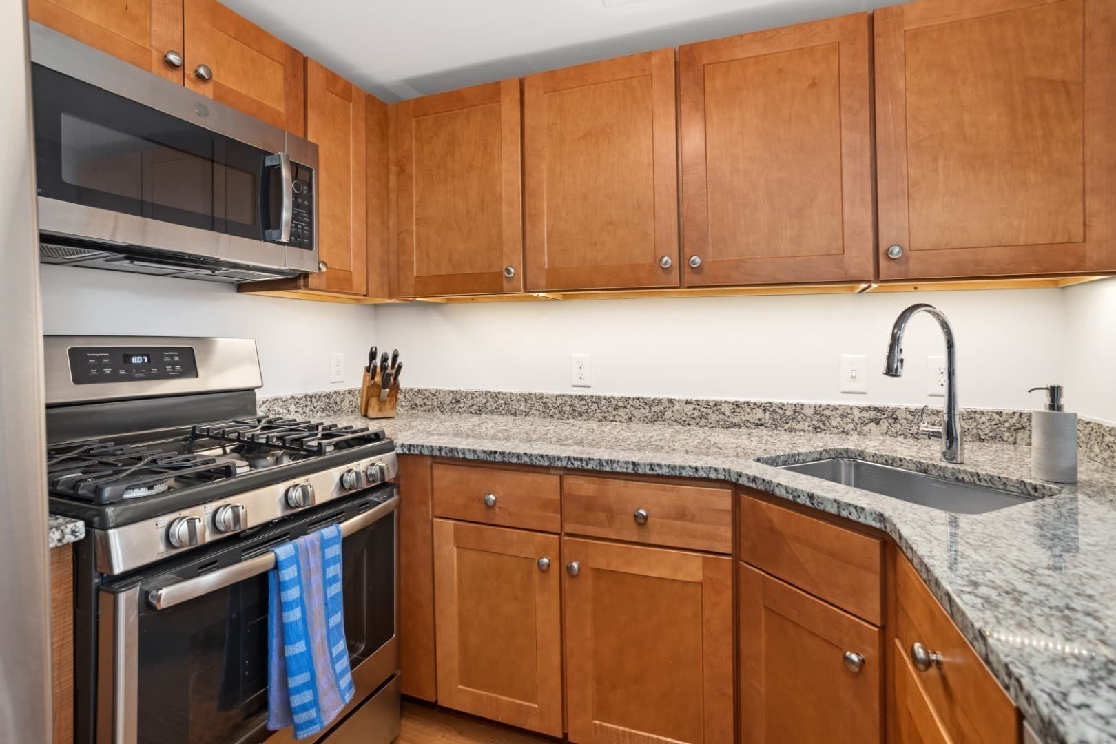 Condominium at 52 Sanborn Street # 202, Reading MA 01867, Reading, photo 10 of 38