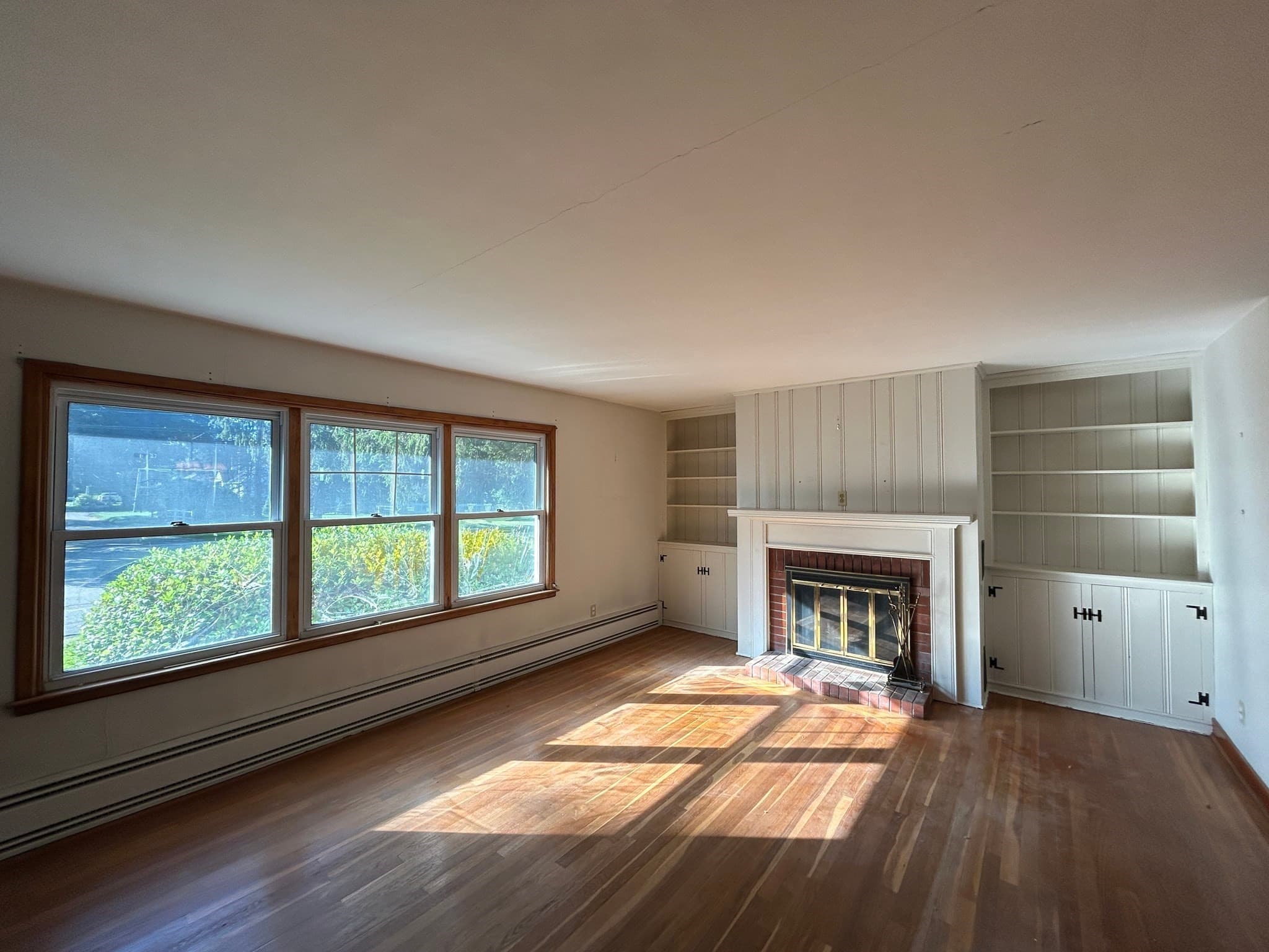 Single Family Residence at 4 Eagle Ln, Paxton MA 01612, photo 2 of 16