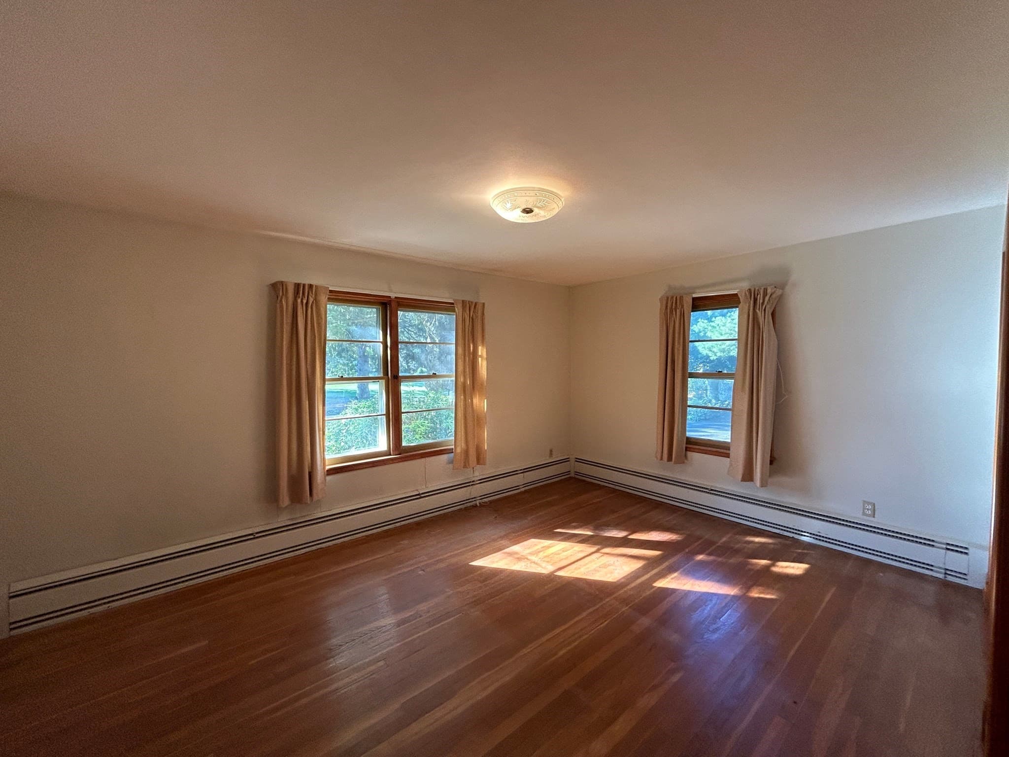 Single Family Residence at 4 Eagle Ln, Paxton MA 01612, photo 6 of 16
