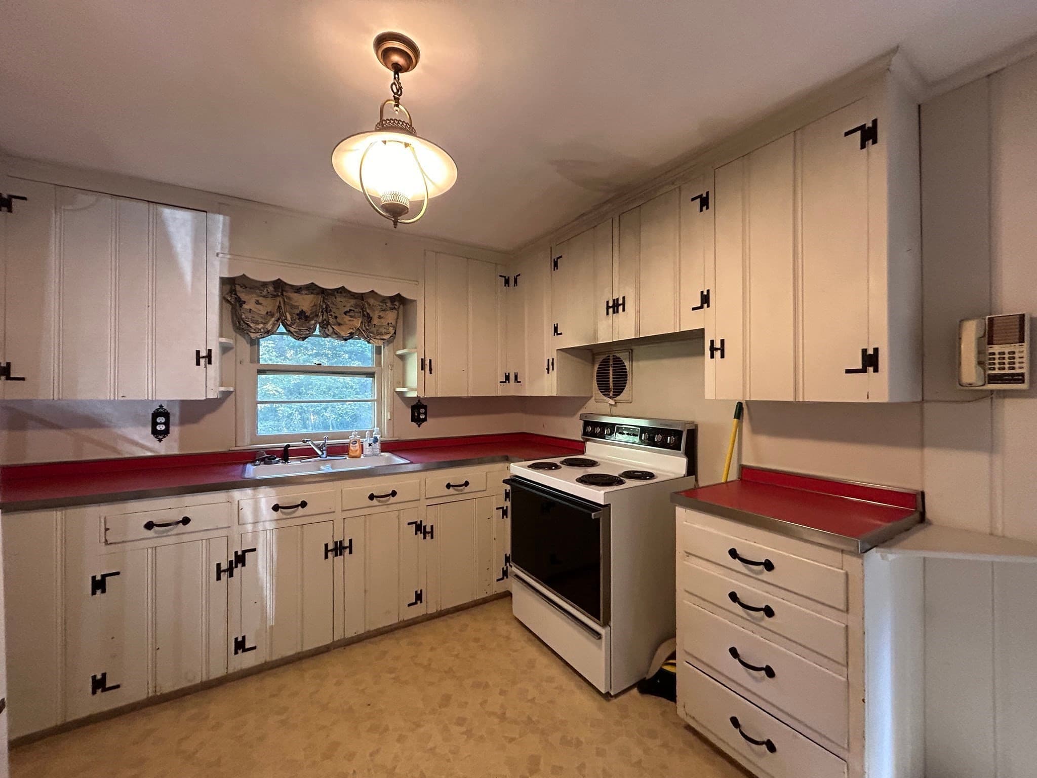 Single Family Residence at 4 Eagle Ln, Paxton MA 01612, photo 10 of 16