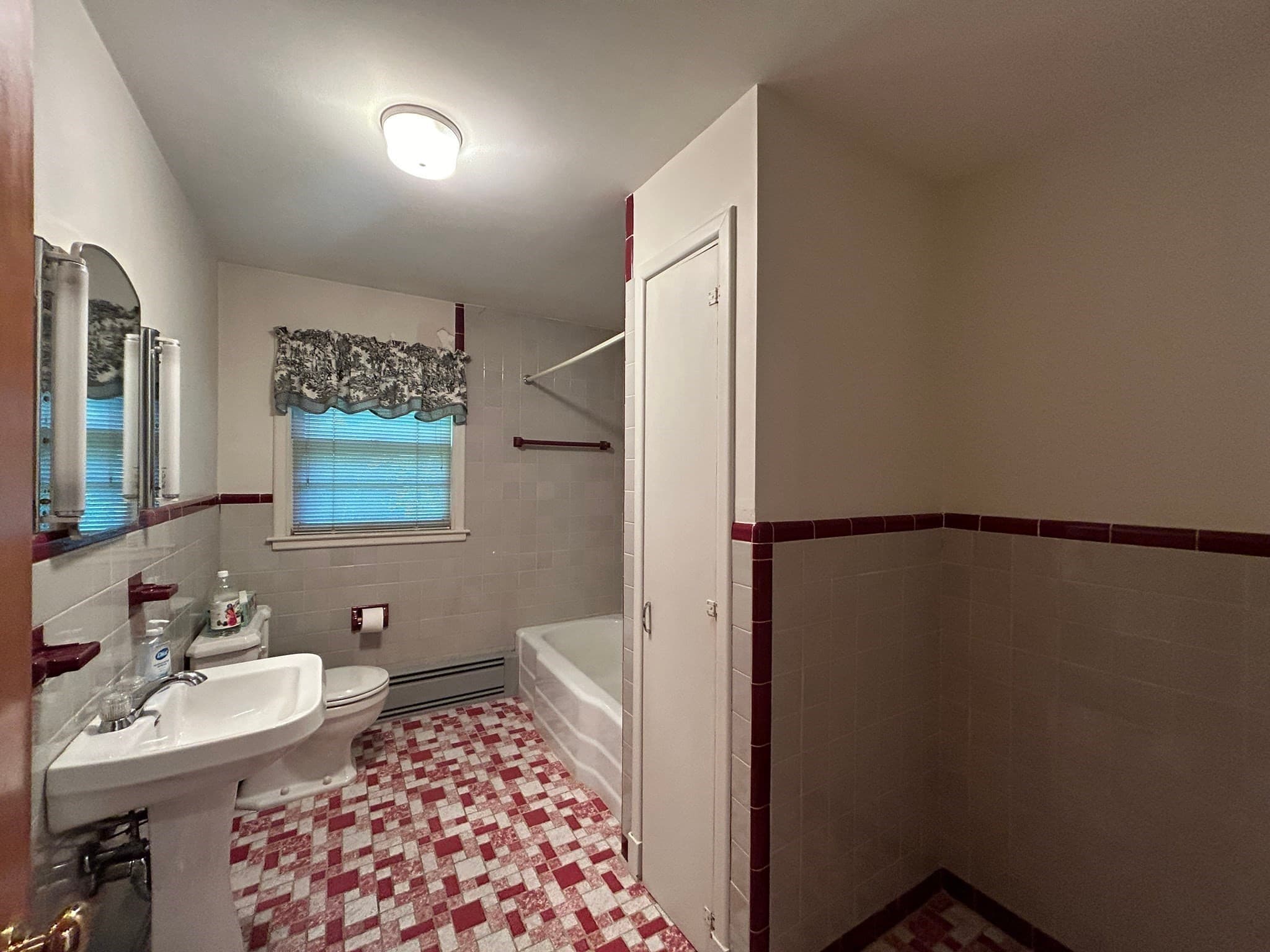 Single Family Residence at 4 Eagle Ln, Paxton MA 01612, photo 11 of 16