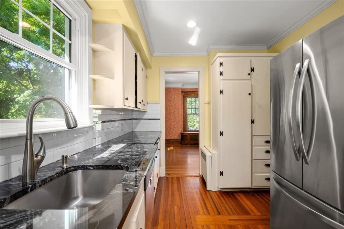 Single Family Residence at 1140 Northampton St, Holyoke MA 01040, Holyoke, photo 3 of 41