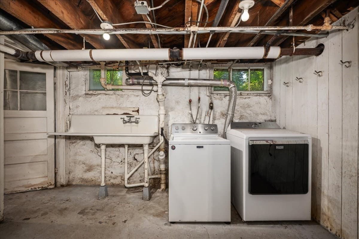 Single Family Residence at 1140 Northampton St, Holyoke MA 01040, Holyoke, photo 40 of 41