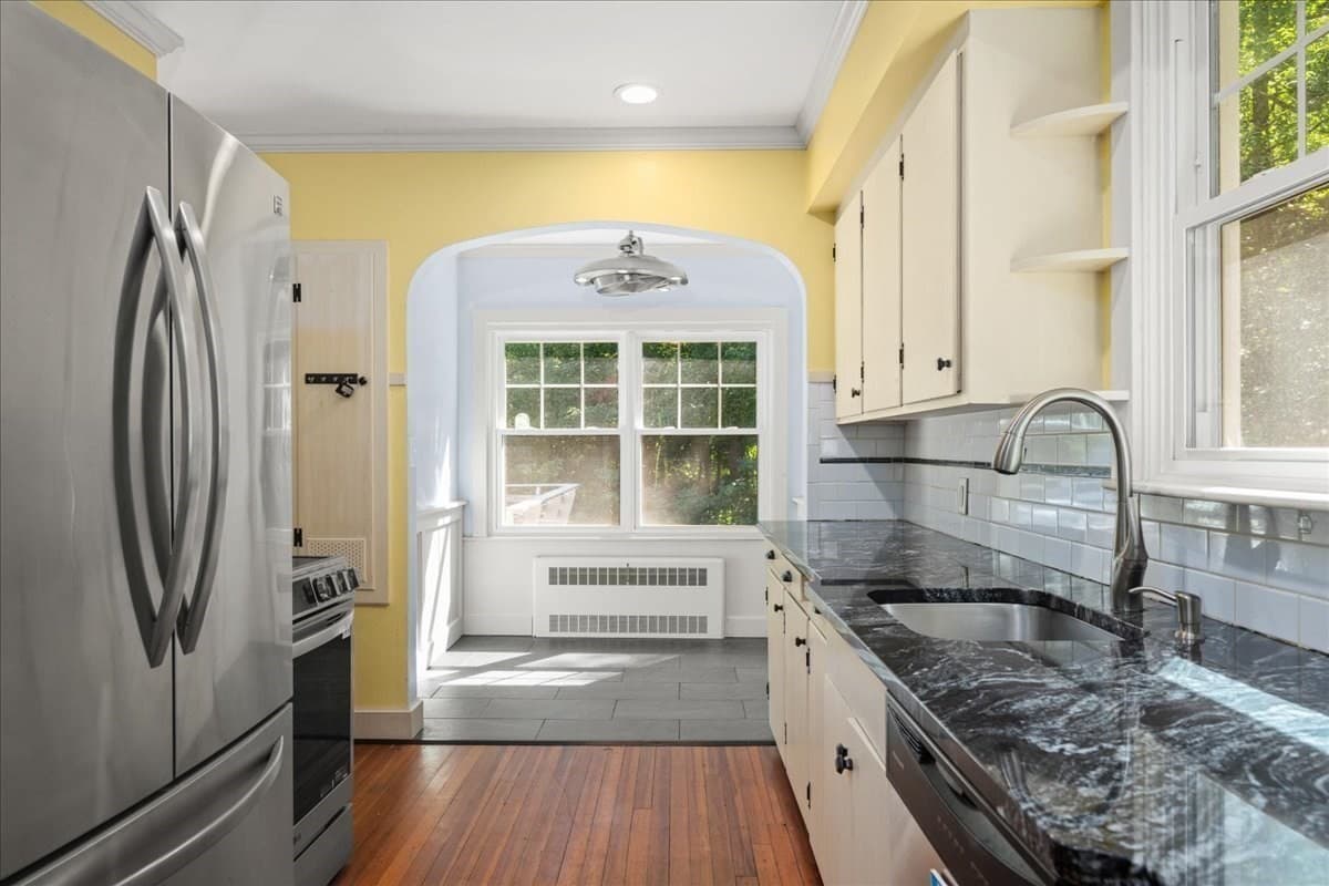 Single Family Residence at 1140 Northampton St, Holyoke MA 01040, Holyoke, photo 4 of 41