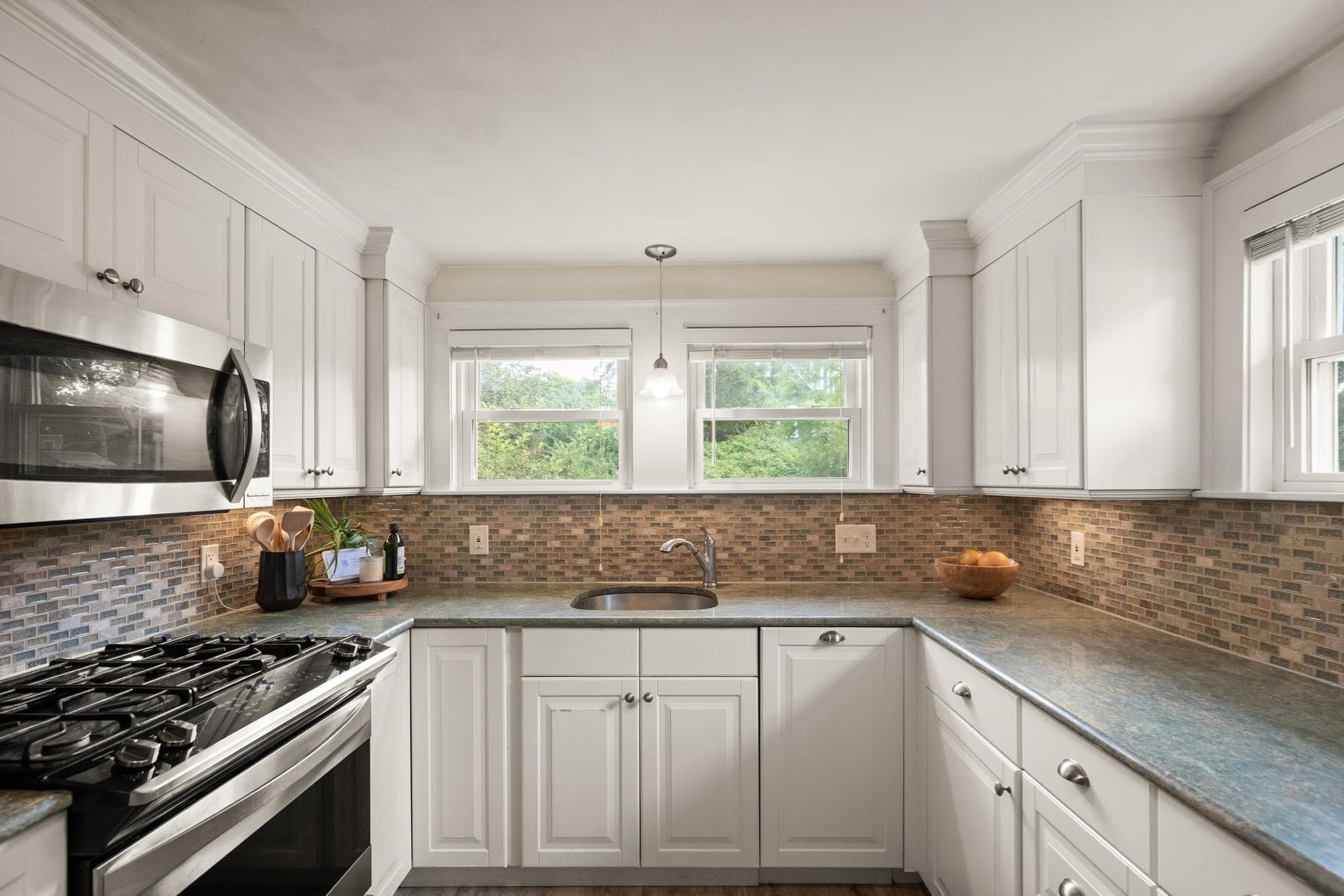 Single Family Residence at 161 Dodge St, Beverly MA 01915, Beverly, photo 6 of 28