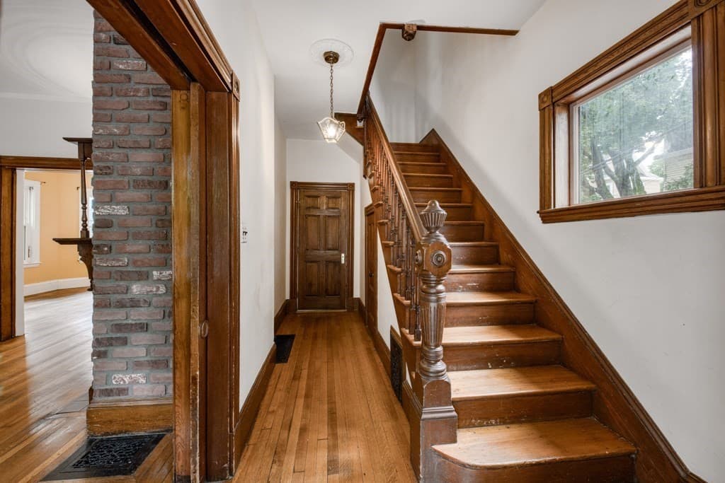Single Family Residence at 136 Elm Street, Cambridge MA 02140, Cambridge, photo 8 of 30
