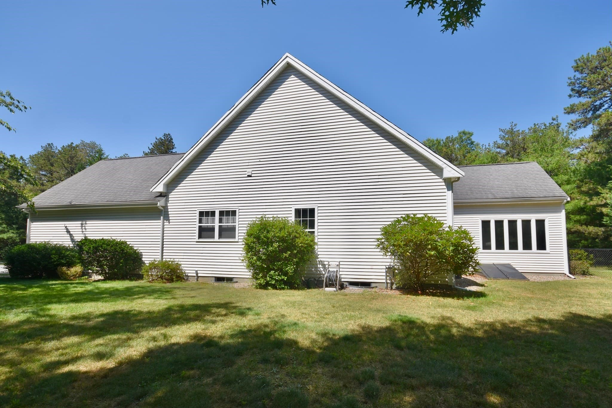 Single Family Residence at 52 Bayden Path, Plymouth MA 02360, photo 8 of 39