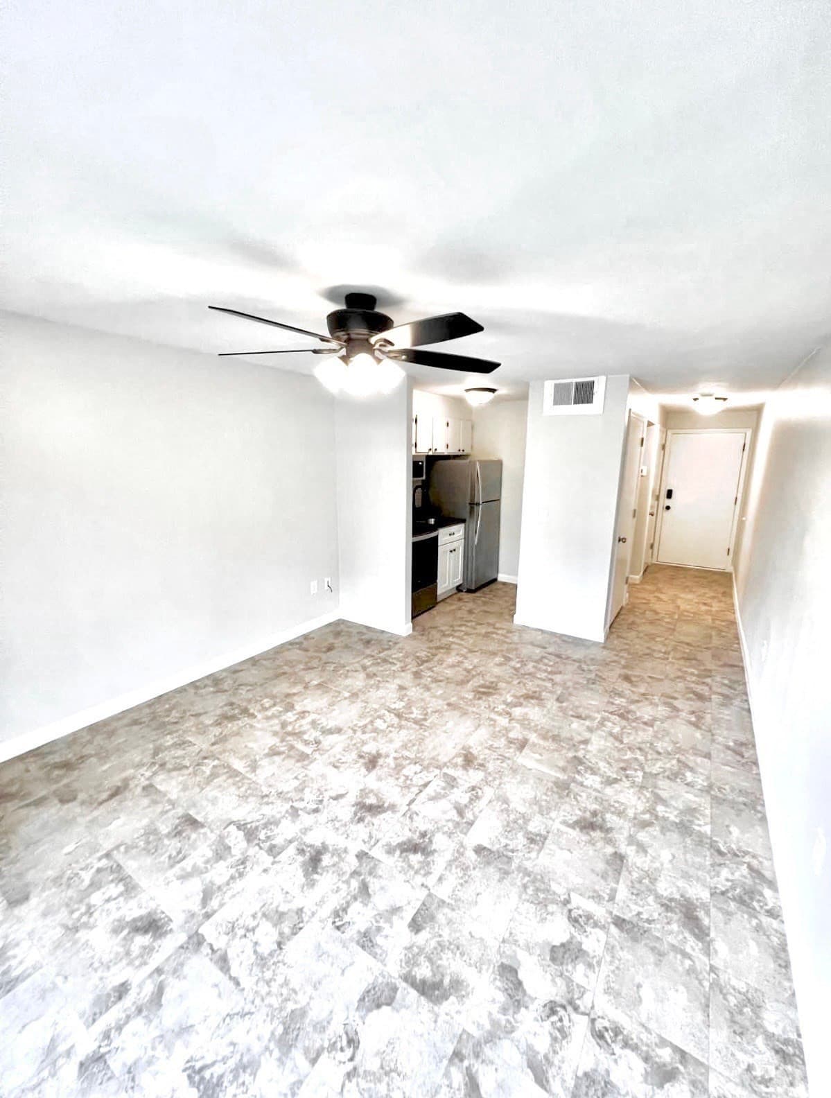 Condominium at 176 Maple Ave # 4, Rutland MA 01543, Rutland, photo 2 of 9