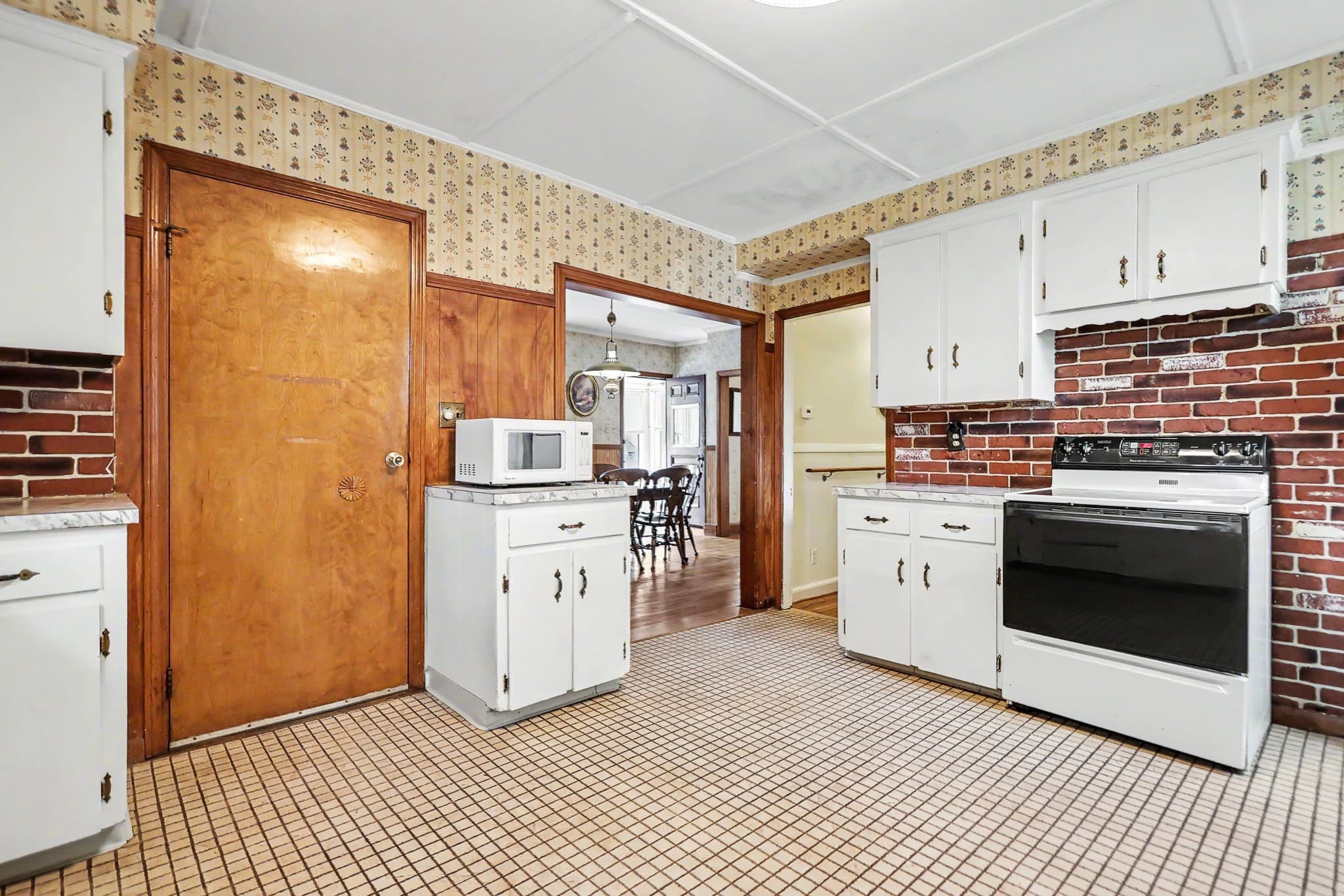 Single Family Residence at 9 Varnum Street, Haverhill MA 01835, Haverhill, photo 6 of 33