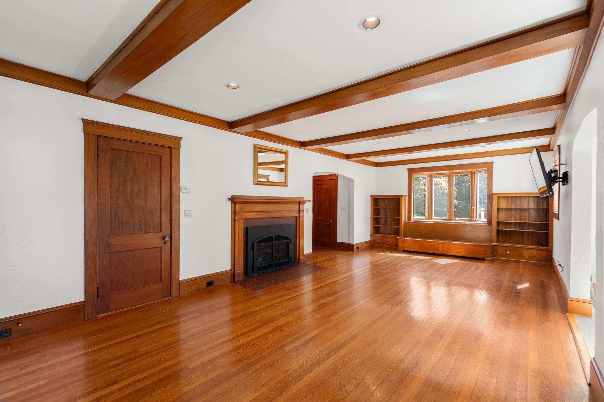 Single Family Residence at 43 Laconia Rd, Worcester MA 01609, Worcester, photo 7 of 37