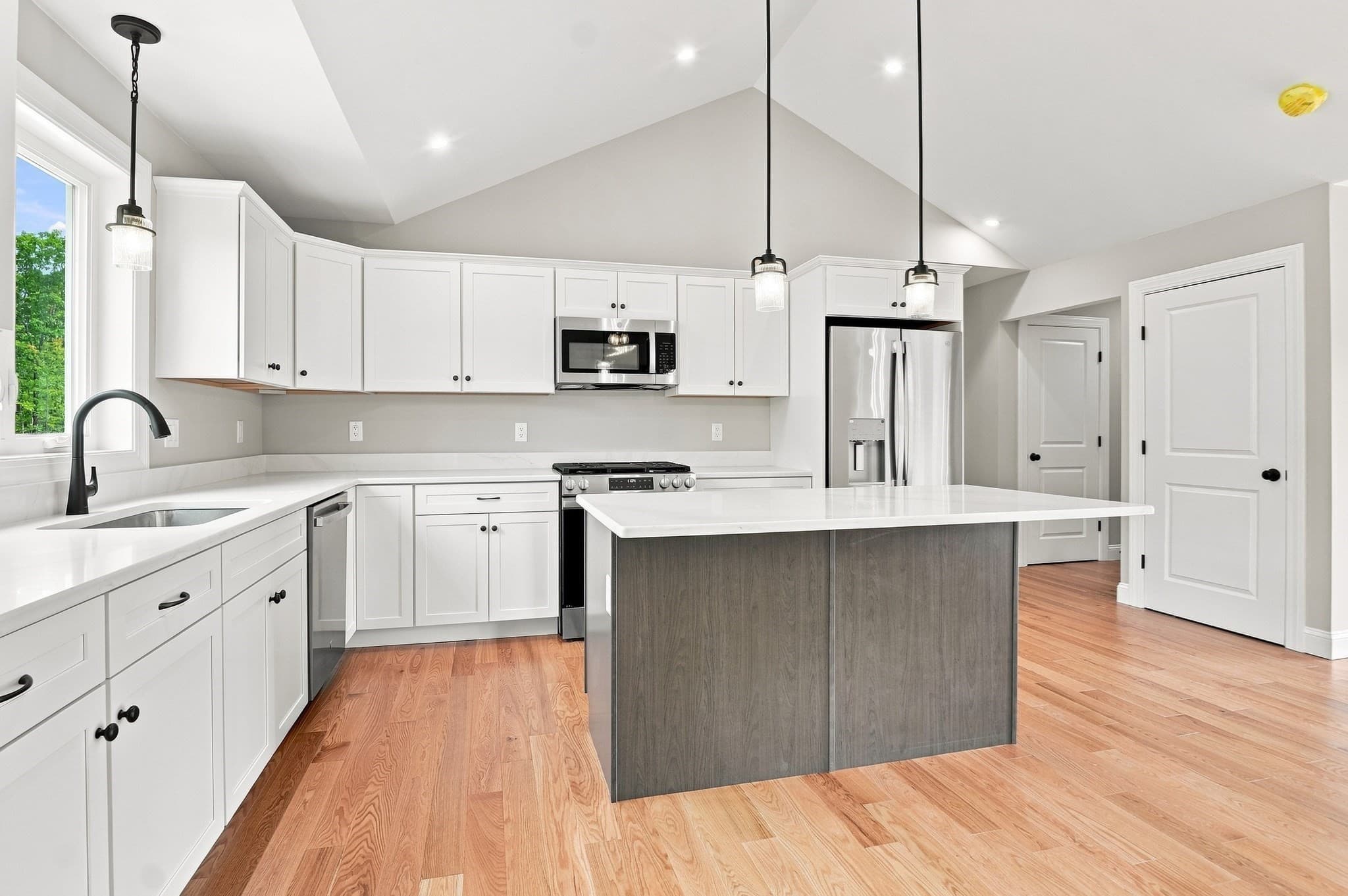 Single Family Residence at 155 Turner Farm Road, Uxbridge MA 01569, Uxbridge, photo 6 of 19