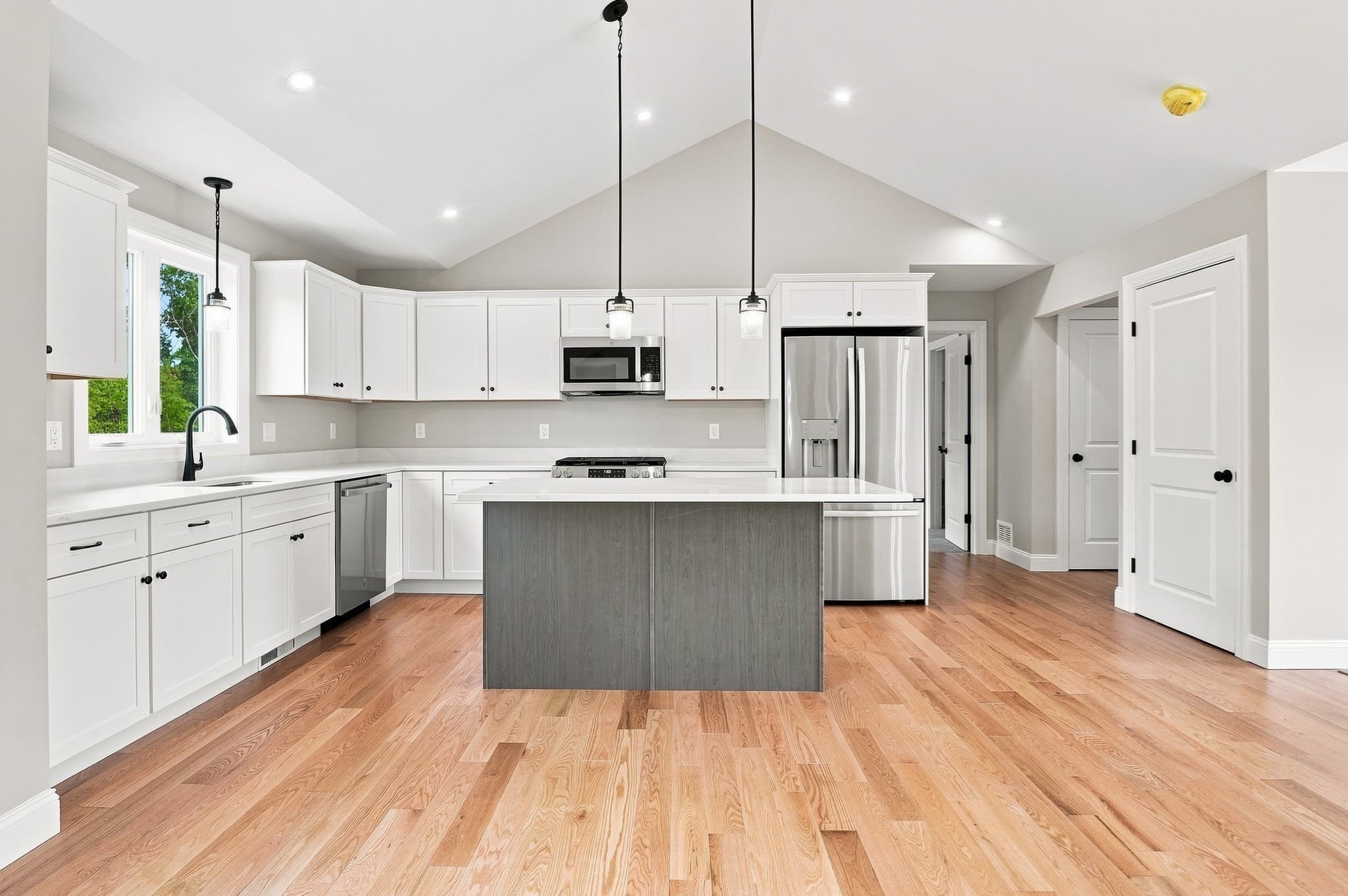 Single Family Residence at 155 Turner Farm Road, Uxbridge MA 01569, Uxbridge, photo 5 of 19