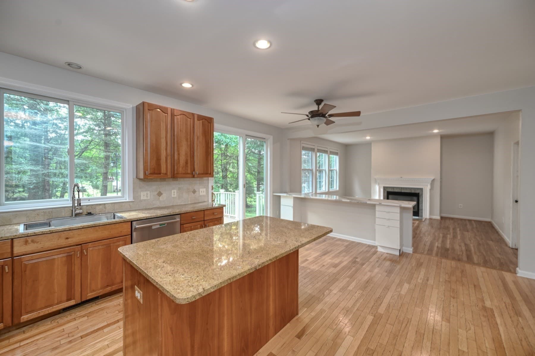 Single Family Residence at 5 Bay Farm Ln, Grafton MA 01560, Grafton, photo 6 of 35