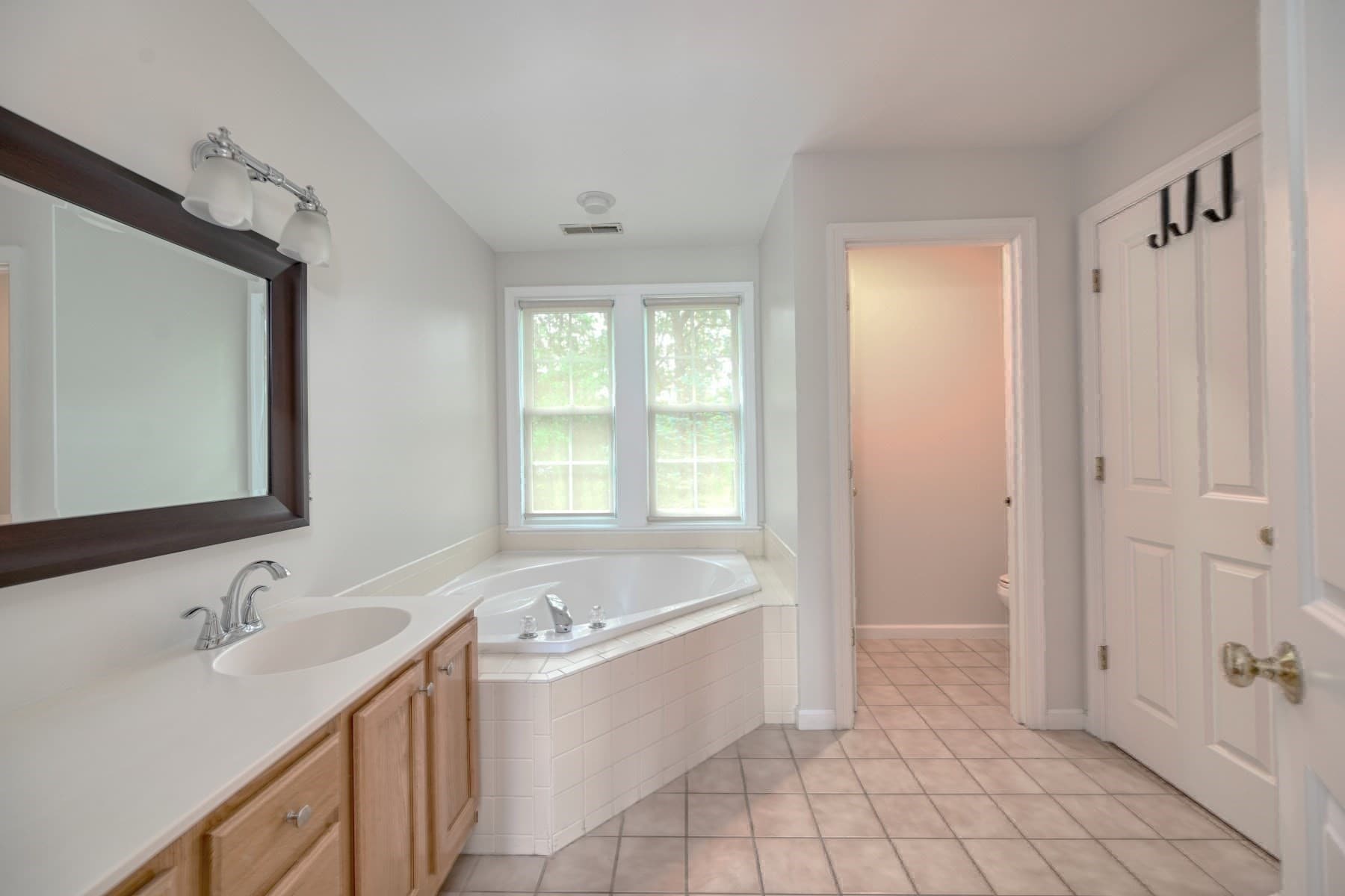 Single Family Residence at 5 Bay Farm Ln, Grafton MA 01560, Grafton, photo 18 of 35