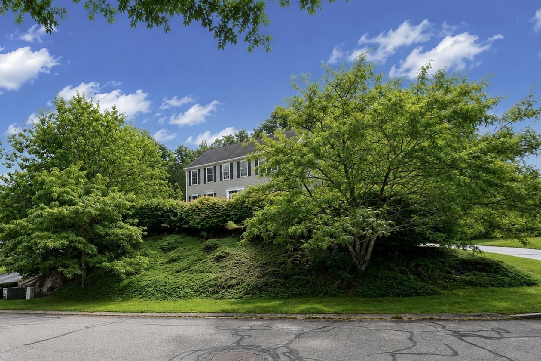 Single Family Residence at 5 Bay Farm Ln, Grafton MA 01560, Grafton, photo 4 of 35