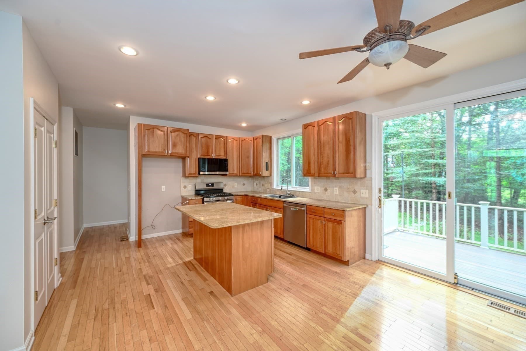 Single Family Residence at 5 Bay Farm Ln, Grafton MA 01560, Grafton, photo 8 of 35