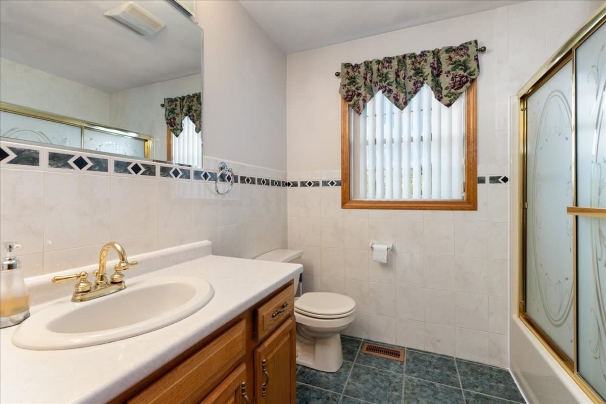 Single Family Residence at 8 Hunter Ave, Methuen MA 01844, Methuen, photo 15 of 29