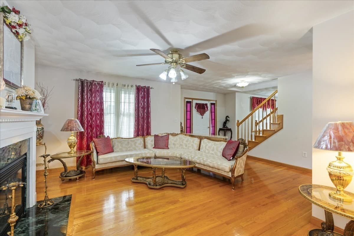 Single Family Residence at 8 Hunter Ave, Methuen MA 01844, Methuen, photo 4 of 29