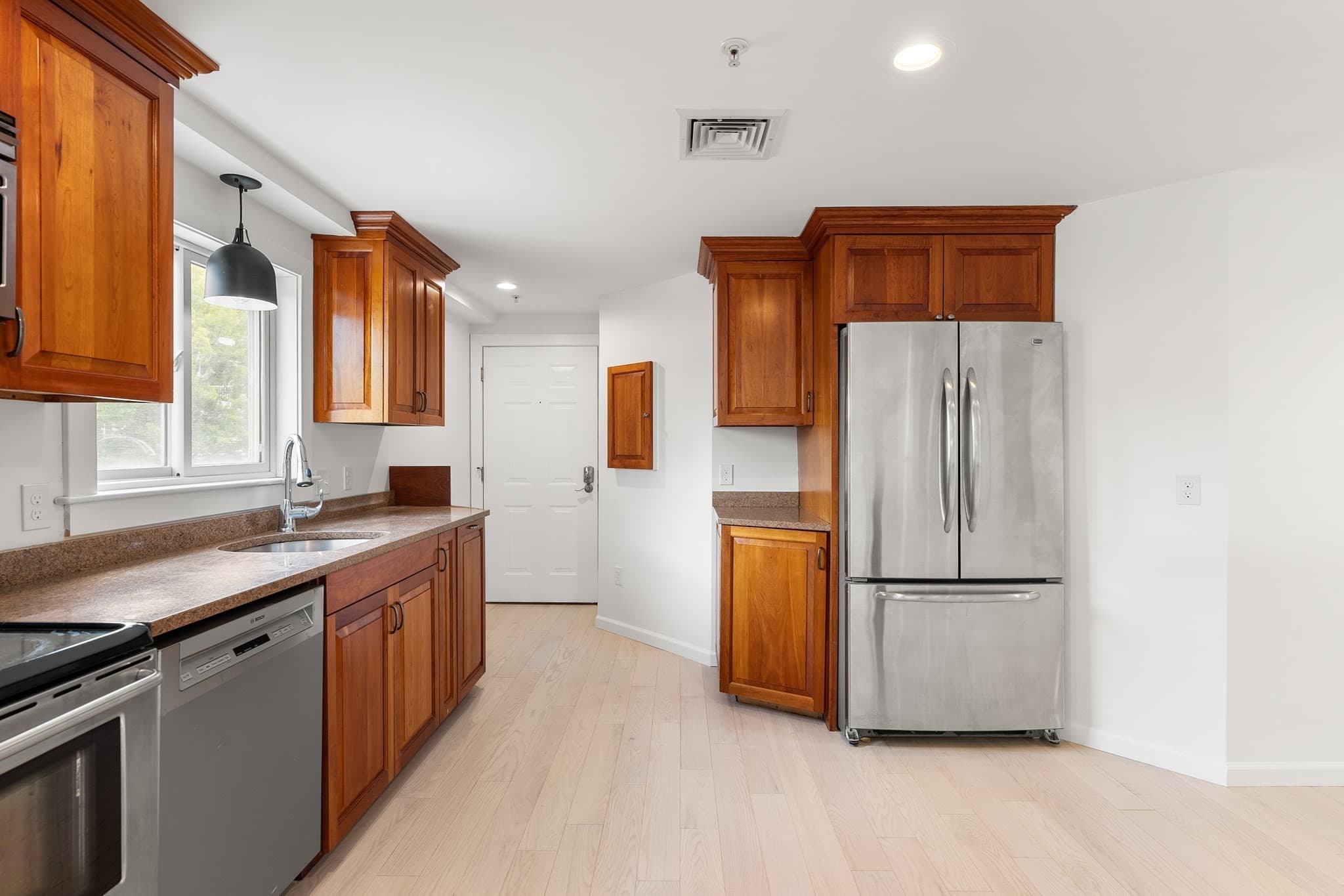 Condominium at 24 Glenwood Avenue # 3, Walpole MA 02081, Walpole, photo 18 of 42
