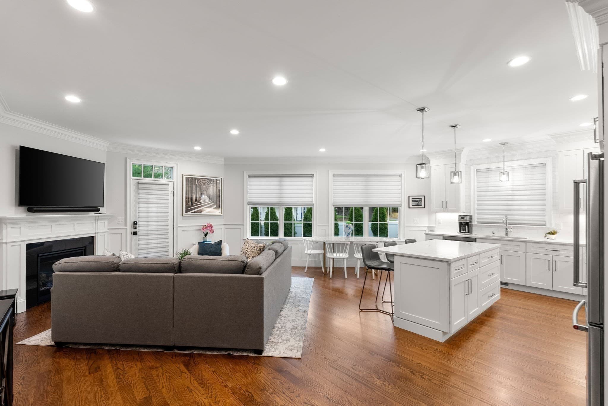 Condominium at 210 Evelyn # 210, Newton MA 02468, Newton, photo 4 of 22