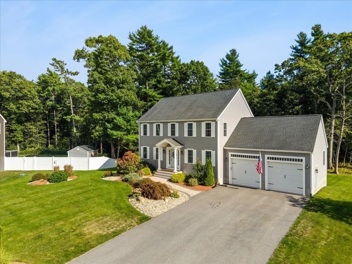 Single Family Residence at 32 Pocksha Dr, Middleboro MA 02346, Middleboro, photo 8 of 41