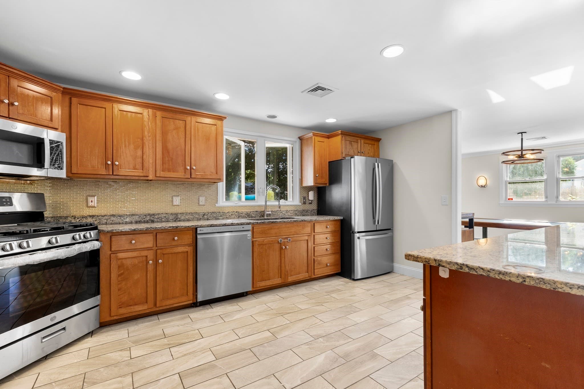 Single Family Residence at 206 Fairview Ave, Brockton MA 02301, Brockton, photo 2 of 41