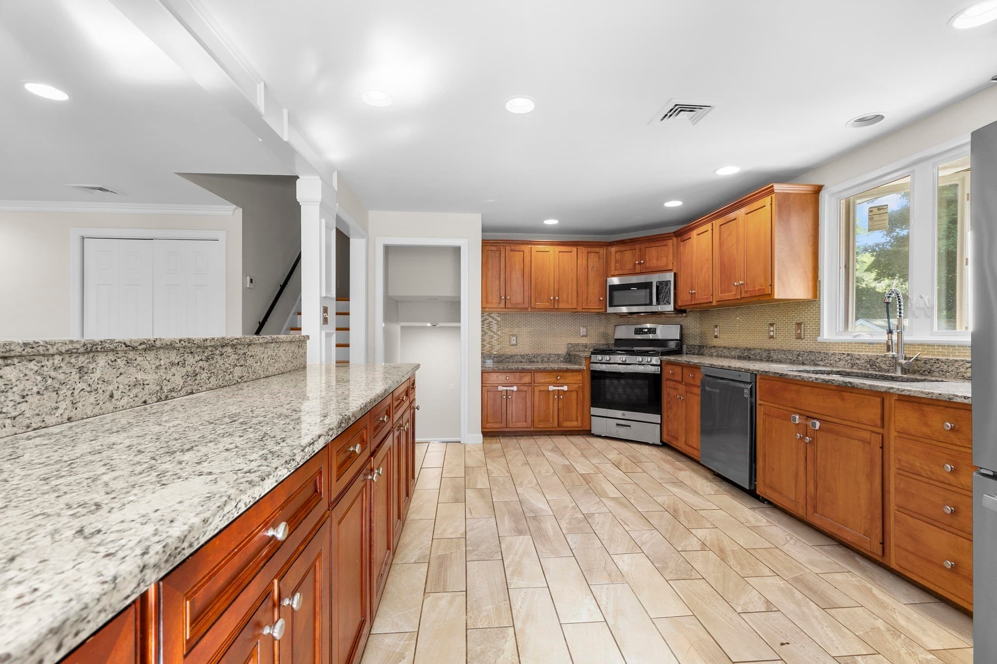 Single Family Residence at 206 Fairview Ave, Brockton MA 02301, Brockton, photo 5 of 41