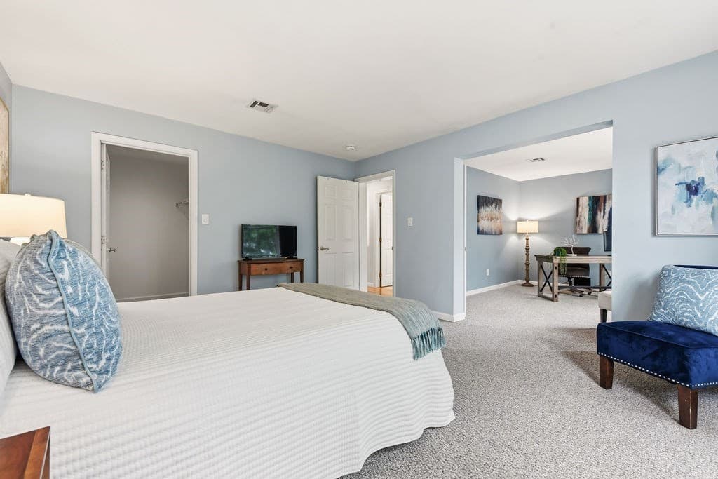 Condominium at 183 Leonard St # 2, Raynham MA 02767, Raynham, photo 6 of 42