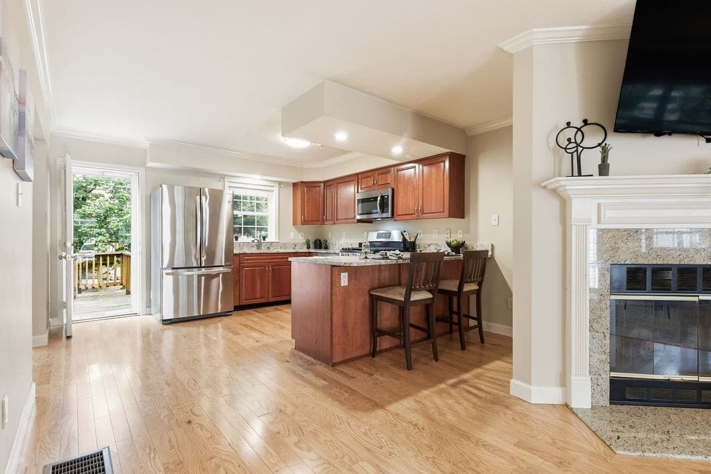 Condominium at 183 Leonard St # 2, Raynham MA 02767, Raynham, photo 13 of 42