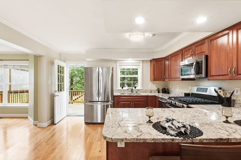 Condominium at 183 Leonard St # 2, Raynham MA 02767, Raynham, photo 16 of 42