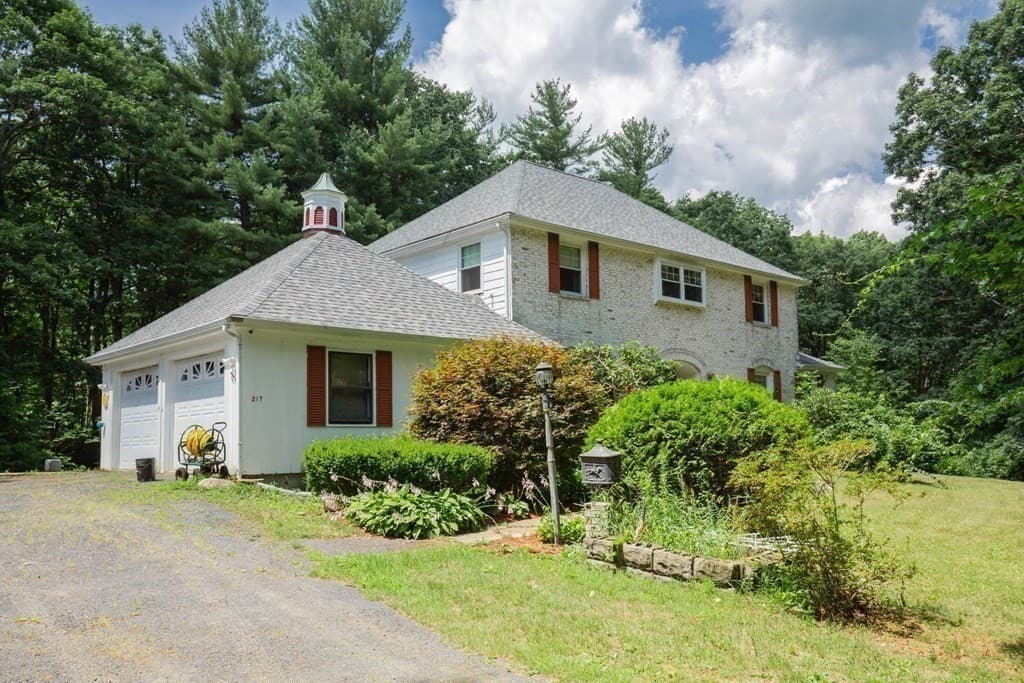 217 Grove St, Paxton MA 01612