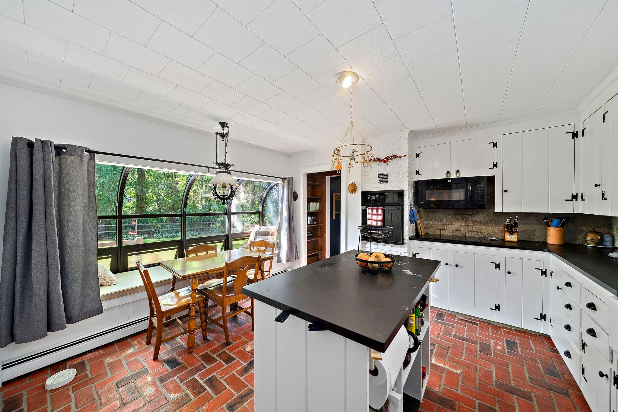 Single Family Residence at 128 Whitford Cir, Marshfield MA 02050, Marshfield, photo 5 of 38