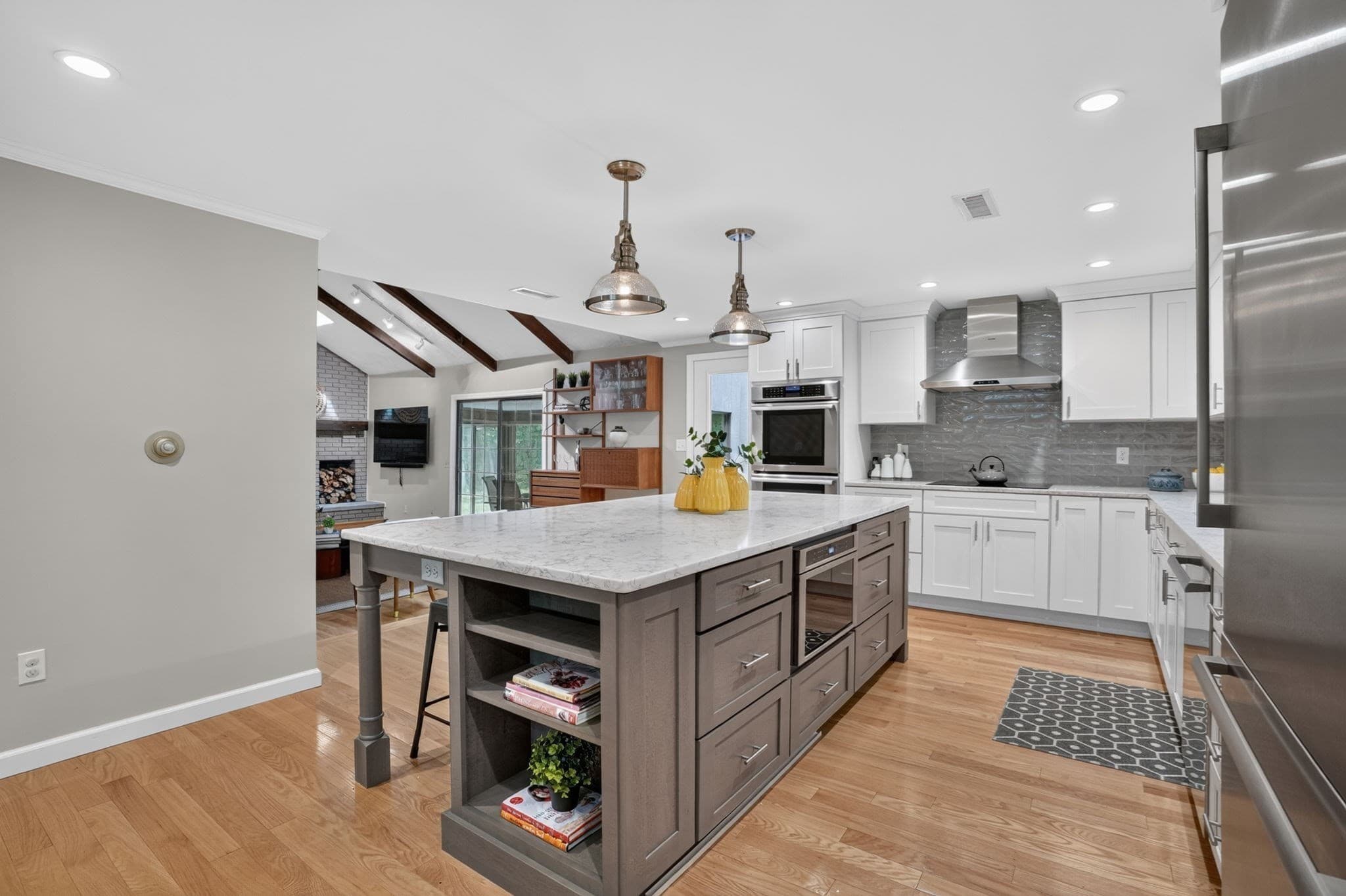 Single Family Residence at 27 Algonquin Ave, Andover MA 01810, photo 7 of 42