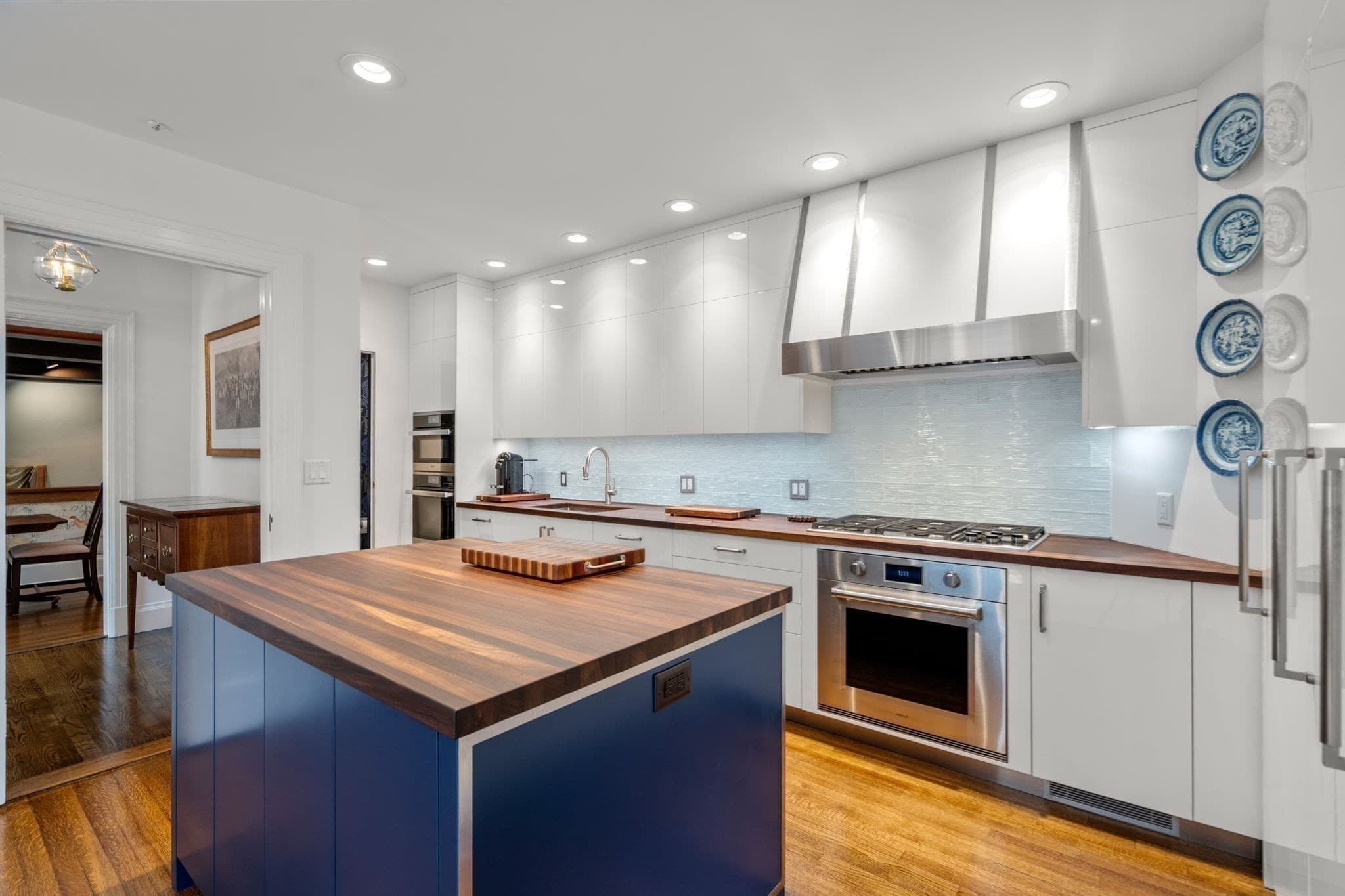 Single Family Residence at 1 West Hill Place, Boston MA 02114, photo 7 of 34