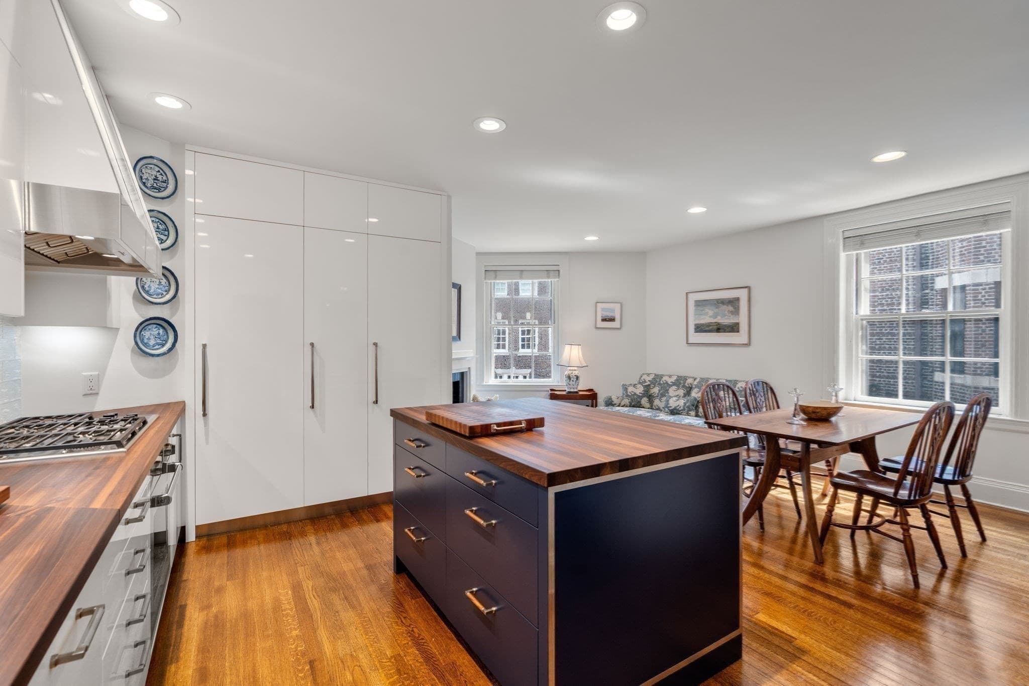 Single Family Residence at 1 West Hill Place, Boston MA 02114, photo 8 of 34