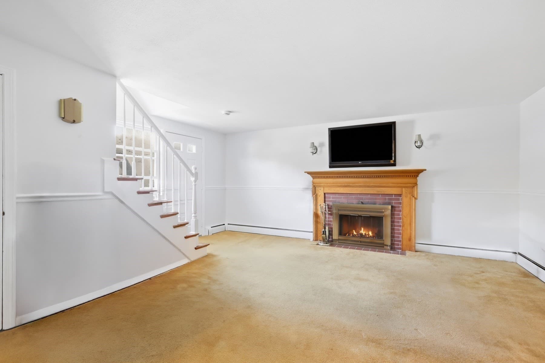 Single Family Residence at 126 Montaup Ave, Dracut MA 01826, Dracut, photo 22 of 41