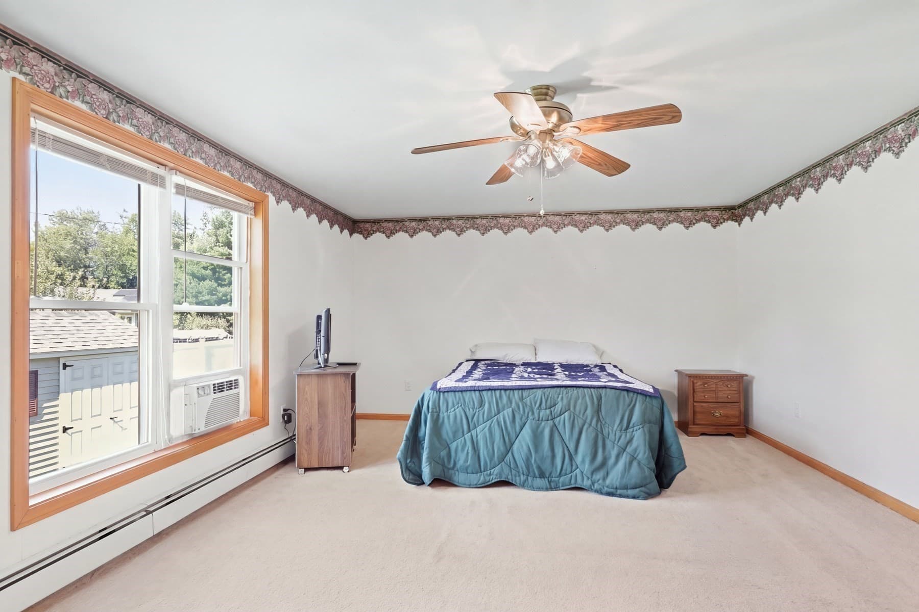 Single Family Residence at 126 Montaup Ave, Dracut MA 01826, Dracut, photo 7 of 41