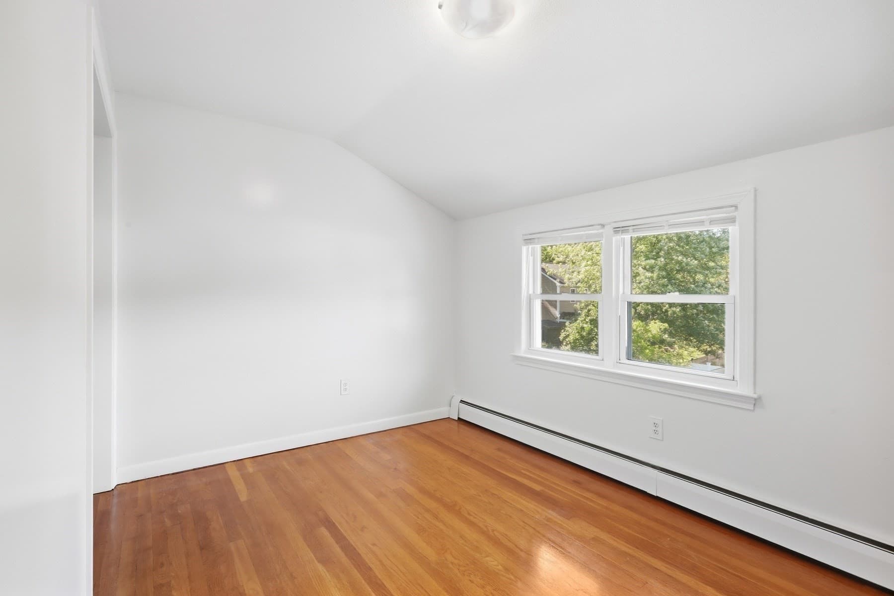 Single Family Residence at 126 Montaup Ave, Dracut MA 01826, Dracut, photo 24 of 41
