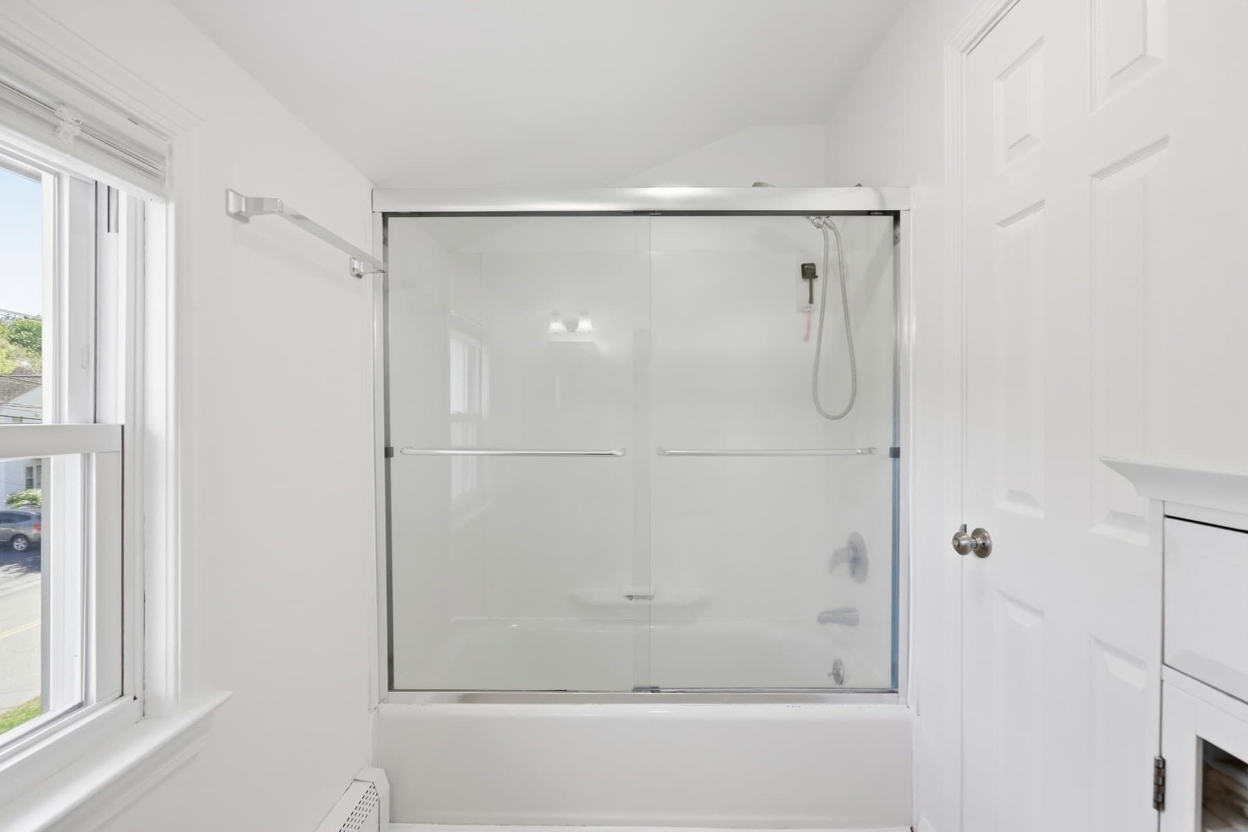 Single Family Residence at 126 Montaup Ave, Dracut MA 01826, Dracut, photo 15 of 41