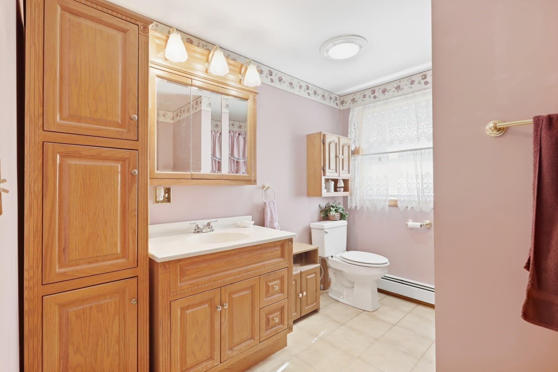 Single Family Residence at 126 Montaup Ave, Dracut MA 01826, Dracut, photo 11 of 41