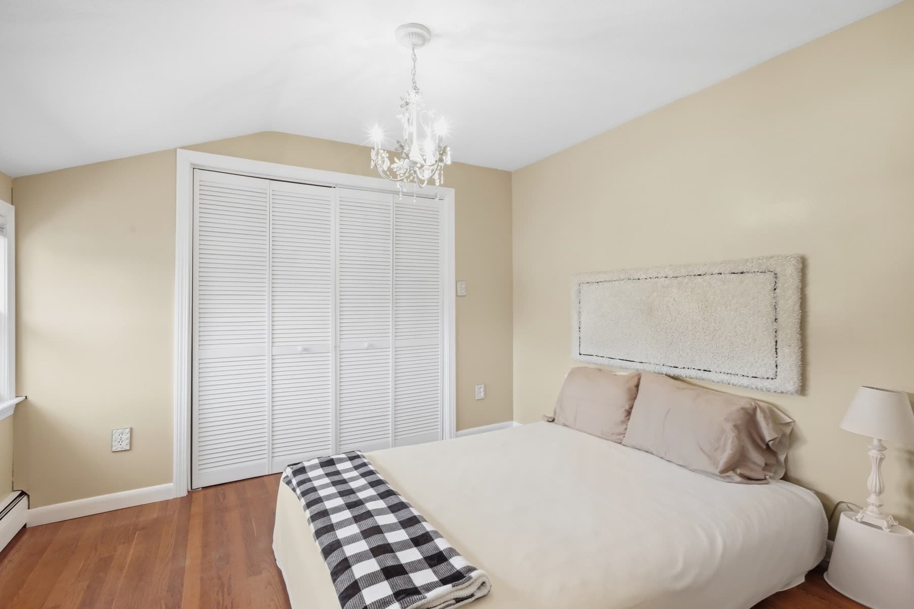 Single Family Residence at 126 Montaup Ave, Dracut MA 01826, Dracut, photo 4 of 41
