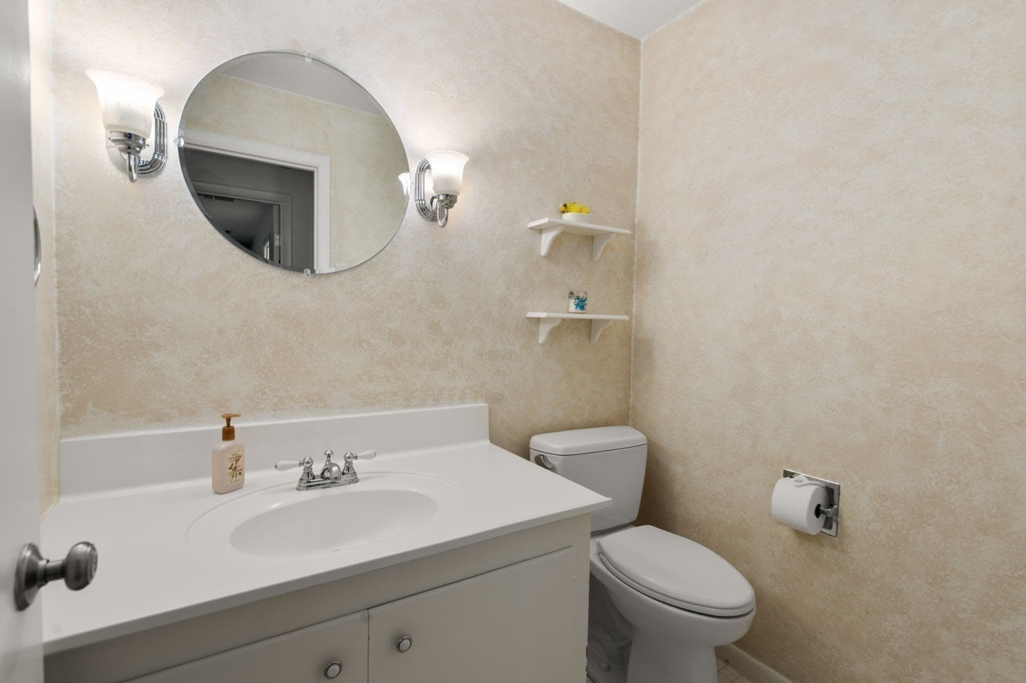 Single Family Residence at 90 Aylesbury Road, Worcester MA 01609, Worcester, photo 27 of 31