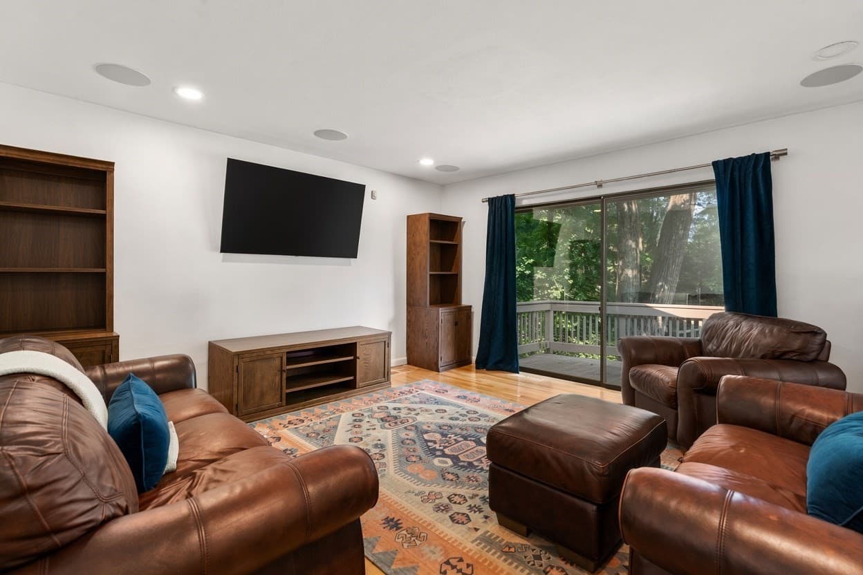 Single Family Residence at 90 Aylesbury Road, Worcester MA 01609, Worcester, photo 11 of 31