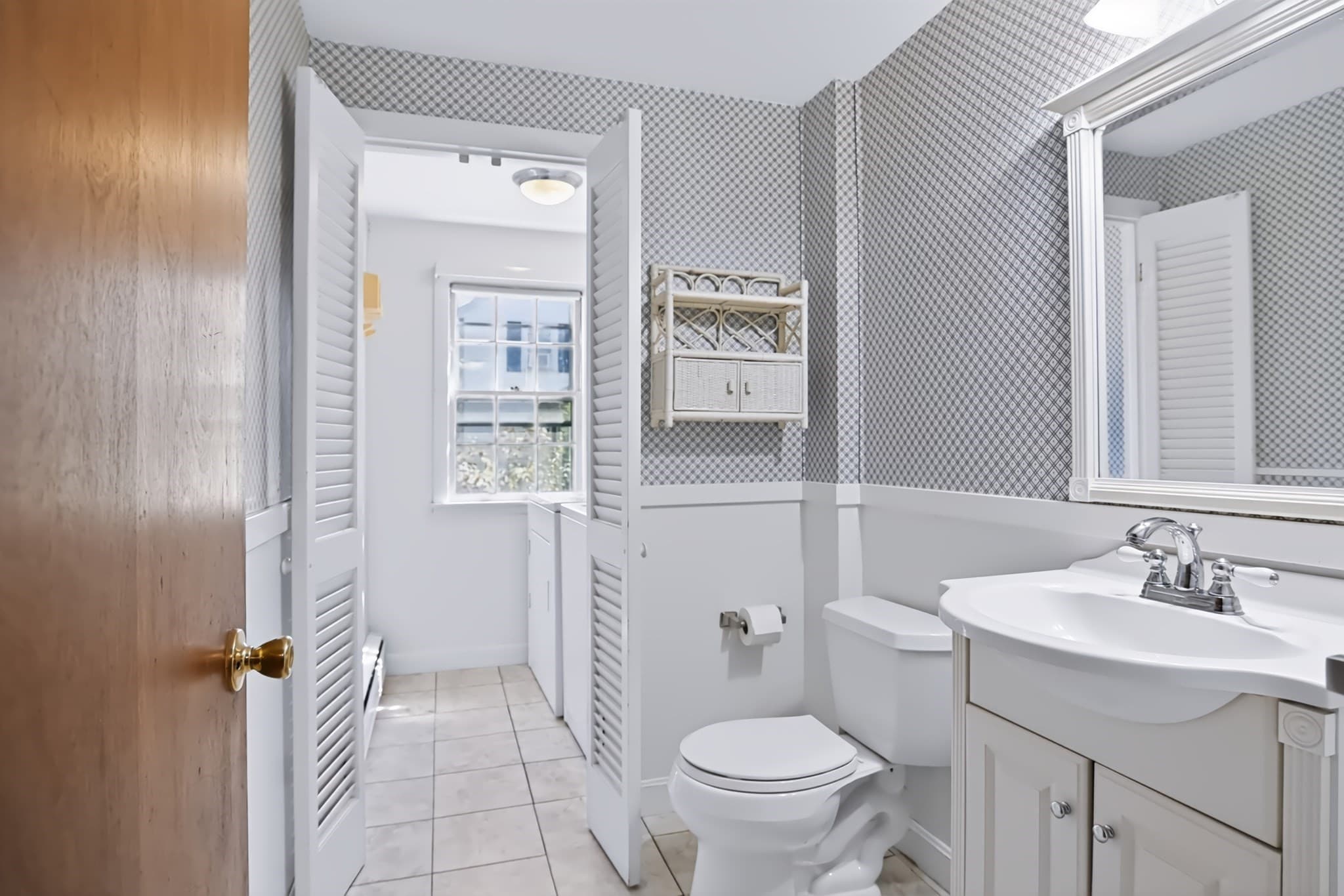 Single Family Residence at 10 Damon Rd, Holden MA 01520, Holden, photo 16 of 42