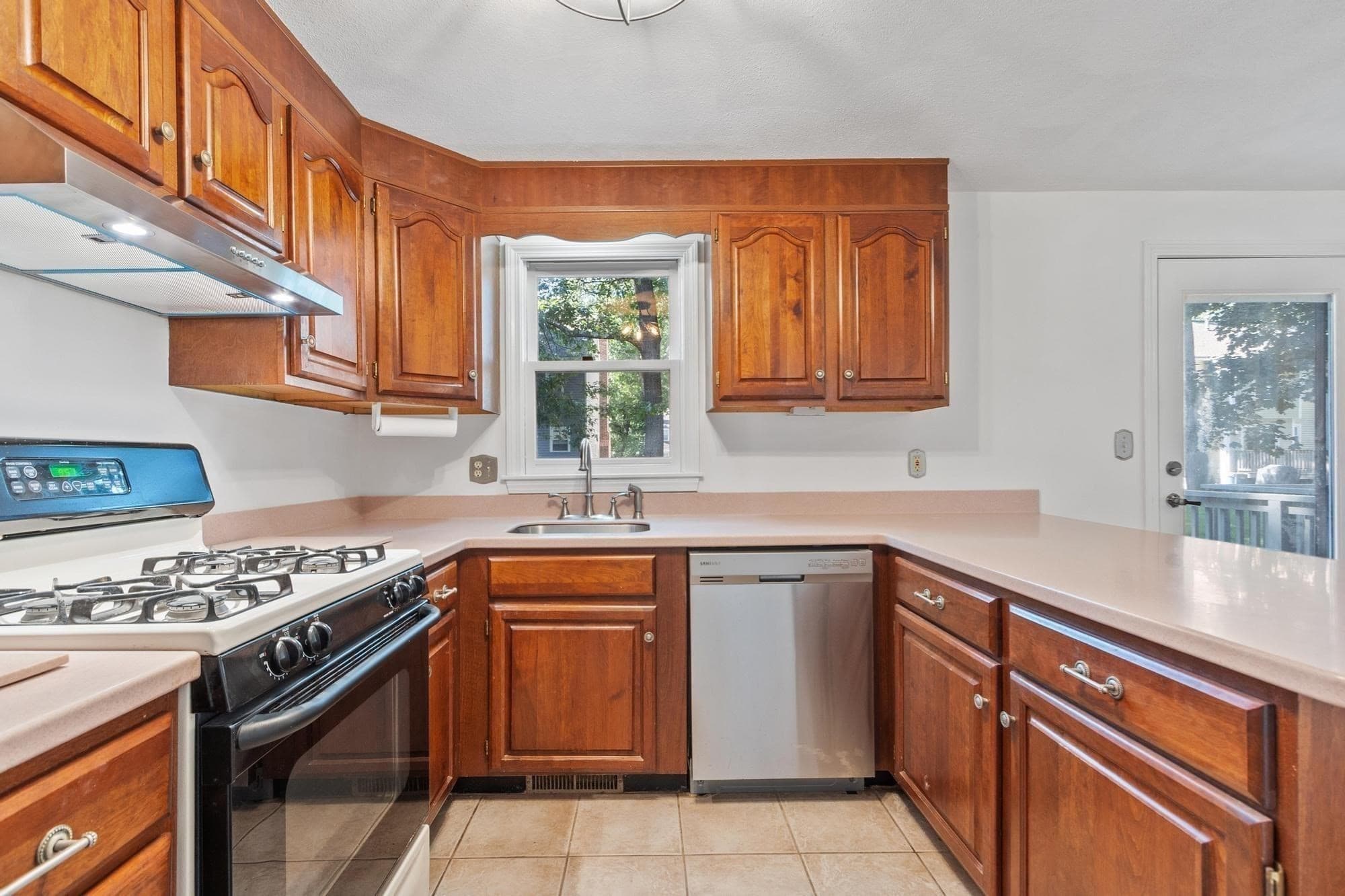 Condominium at 152 Wellman Ave. # 152, Chelmsford MA 01863, Chelmsford, photo 8 of 42