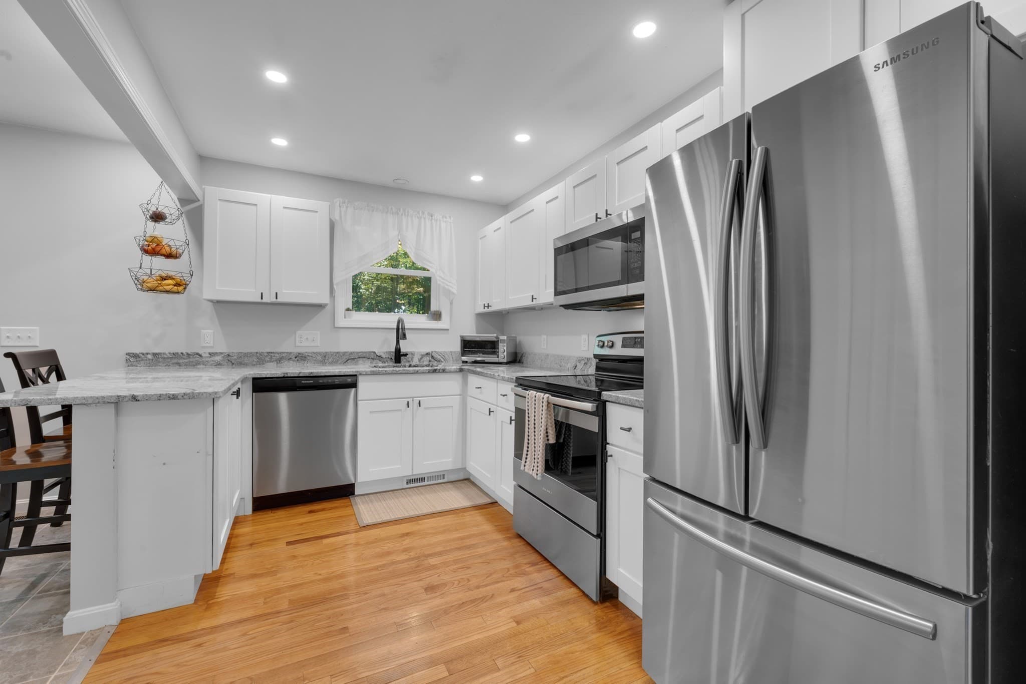 Single Family Residence at 6 Barrett Rd, North Brookfield MA 01535, North Brookfield, photo 6 of 30