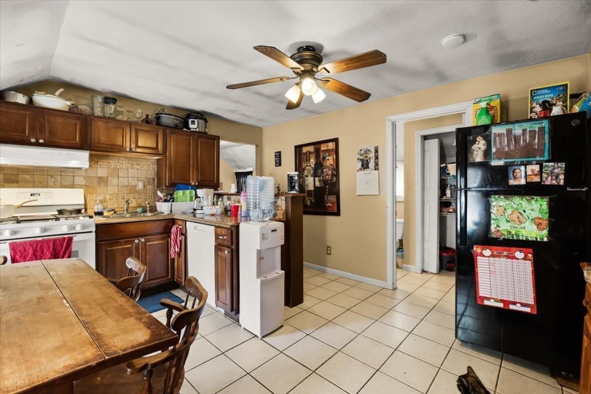 3 Family at 64 Oak St, Taunton MA 02780, Taunton, photo 16 of 36