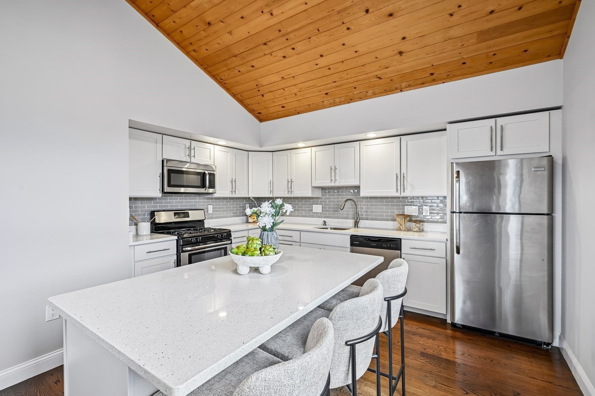 Condominium at 32 Farragut Ave # 3, Somerville MA 02144, Somerville, photo 13 of 35