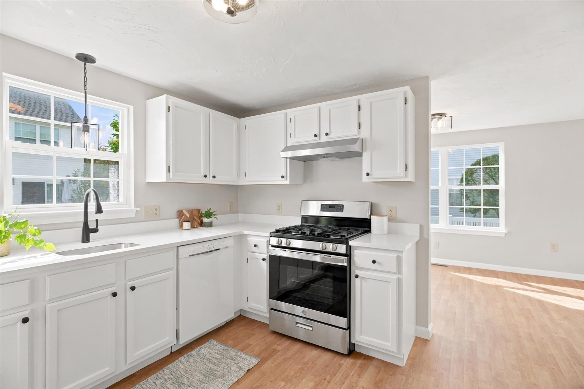 Single Family Residence at 9 Derby Ln., Franklin MA 02038, Franklin, photo 6 of 31