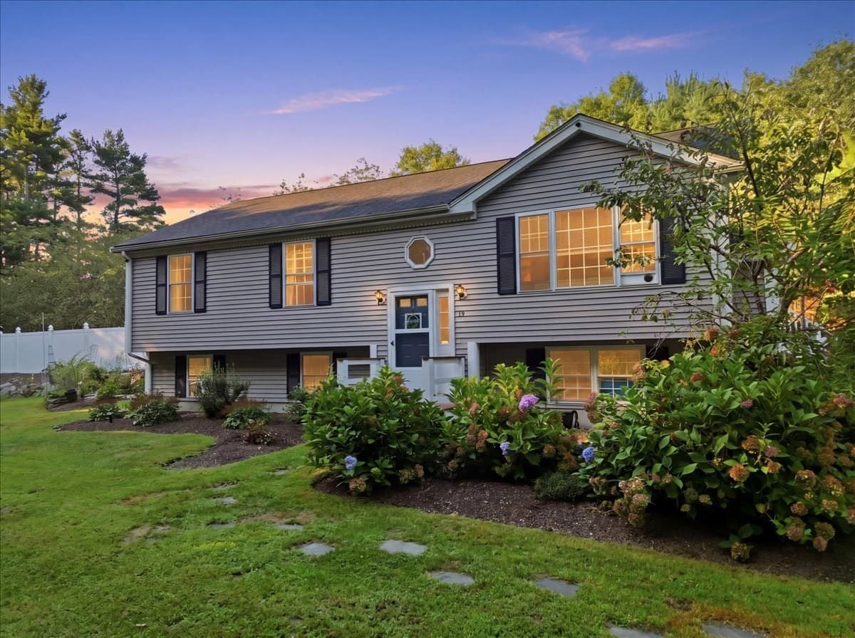 15 Old Center St, Middleboro MA 02346